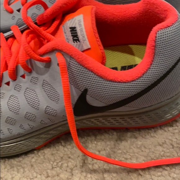 Nike running shoe - Picture 2 of 6